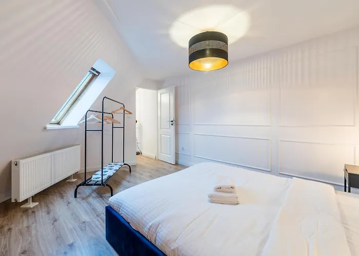 Old Town View By Bookinghost Познань